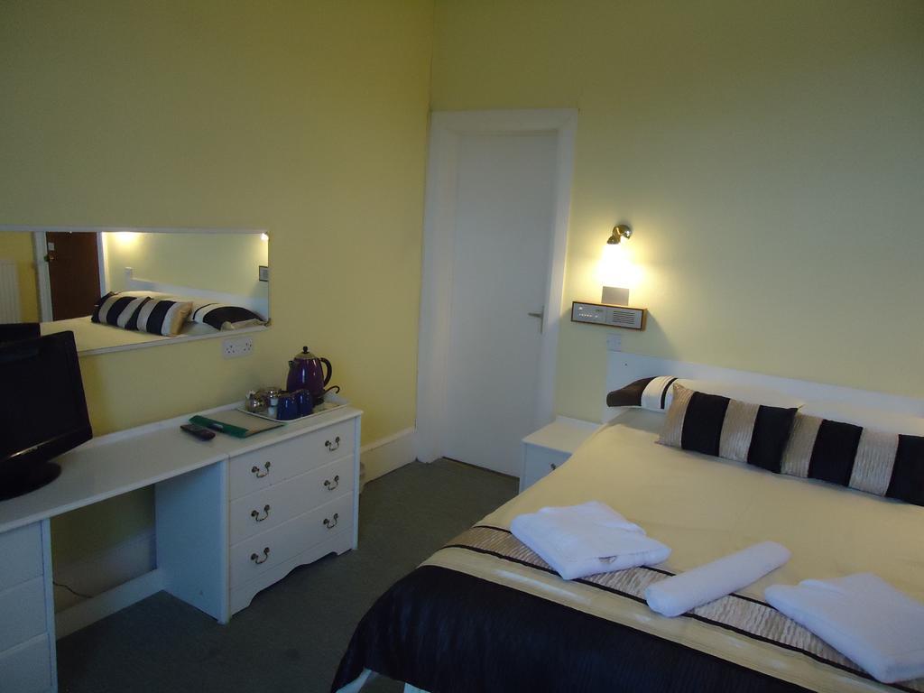 Abbey Court Hotel Torquay Oda fotoğraf