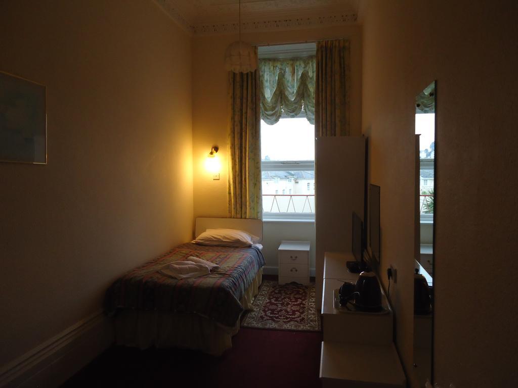 Abbey Court Hotel Torquay Oda fotoğraf