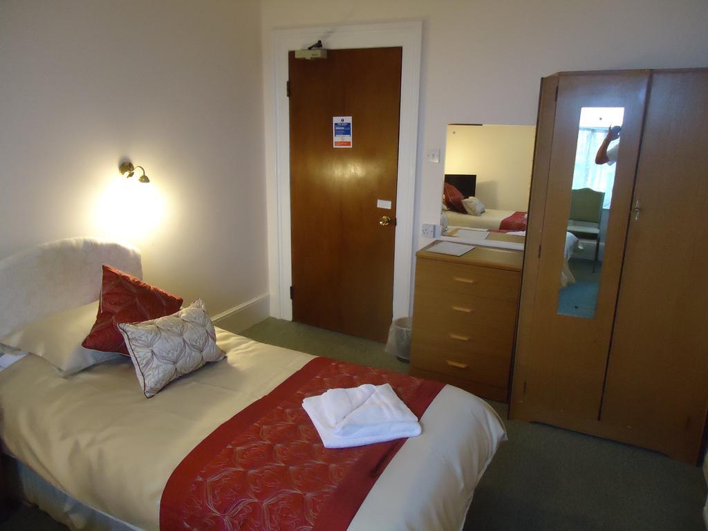 Abbey Court Hotel Torquay Oda fotoğraf