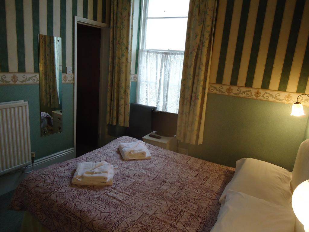 Abbey Court Hotel Torquay Oda fotoğraf