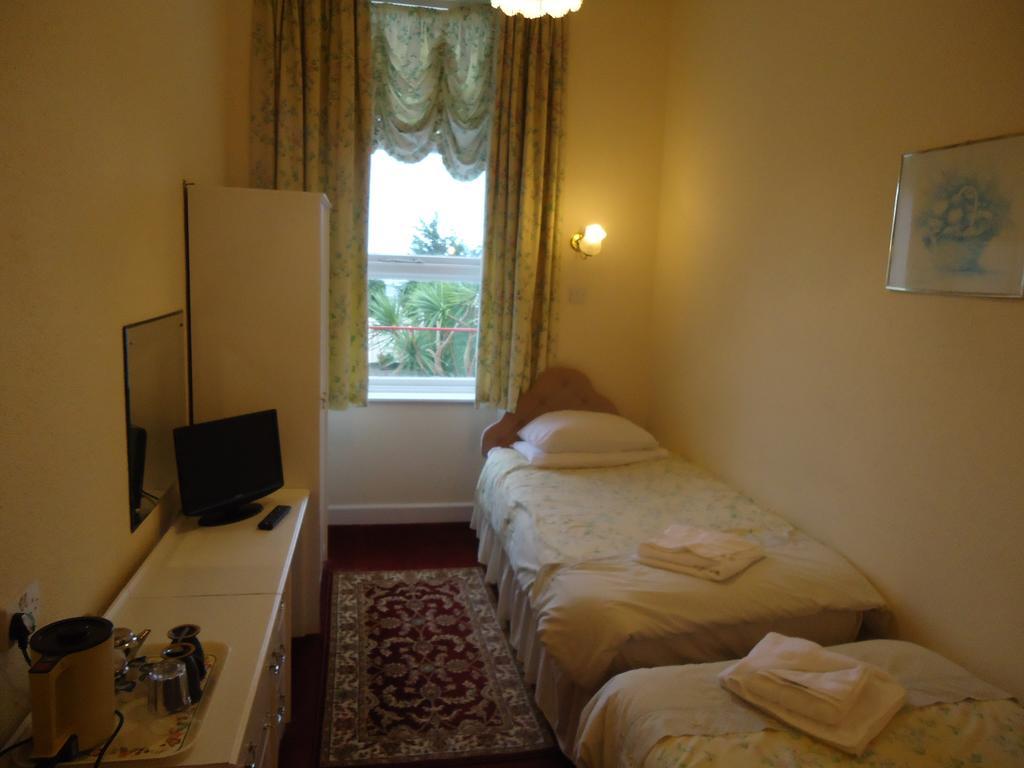Abbey Court Hotel Torquay Oda fotoğraf
