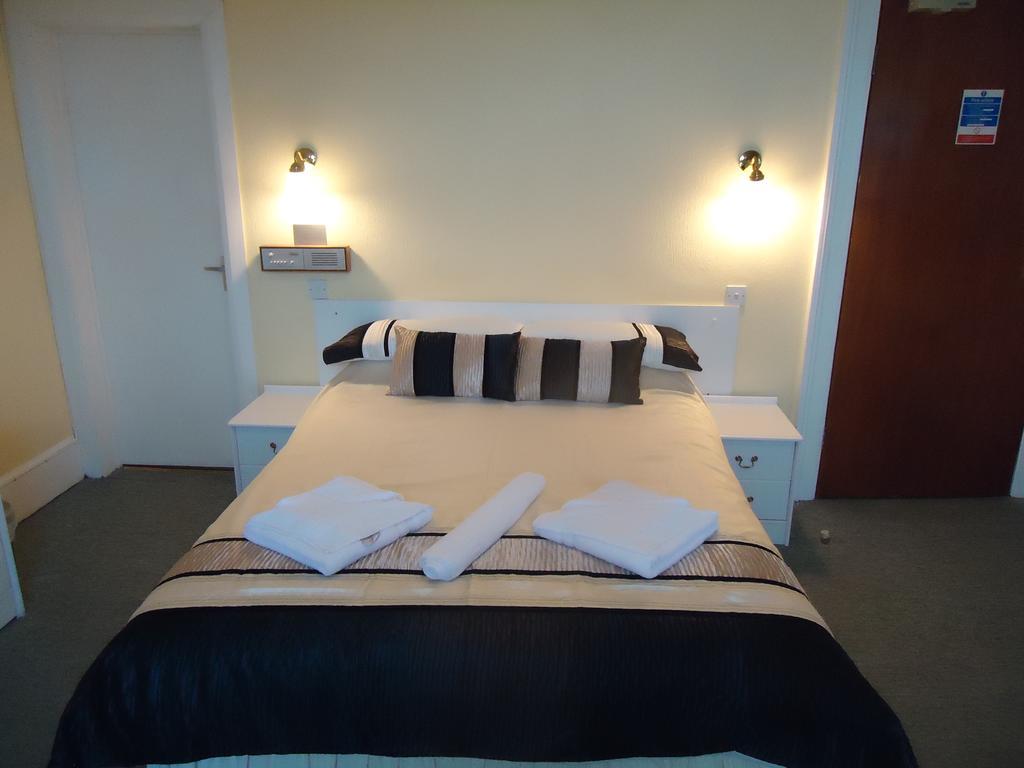Abbey Court Hotel Torquay Oda fotoğraf